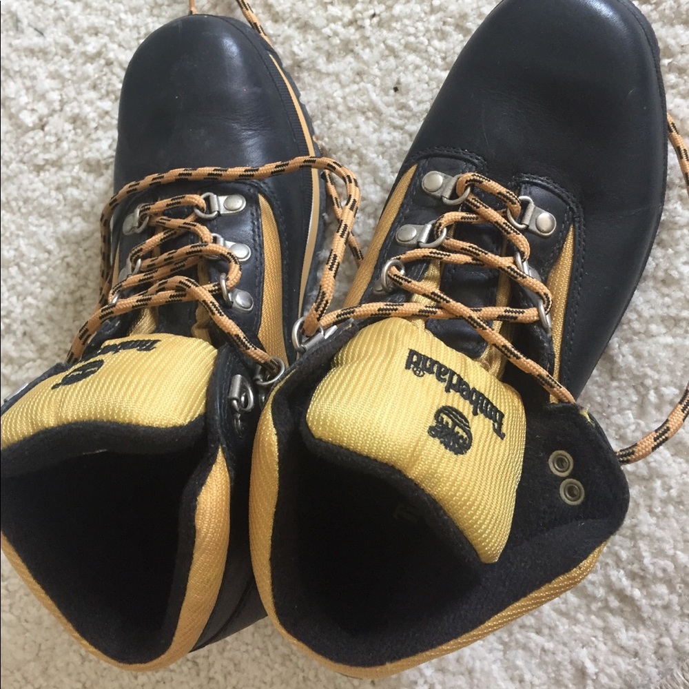 Laced boots