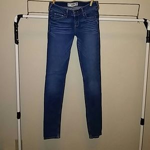 Like New Hollister skinny jeans size 3L (26w 33L)