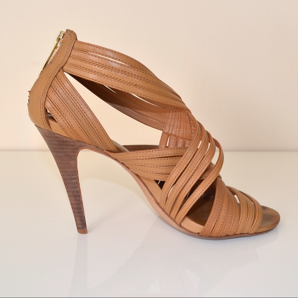 ✨HP!✨ Tory Burch Tan Strappy Sandals