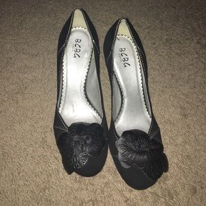 Black platform with flower