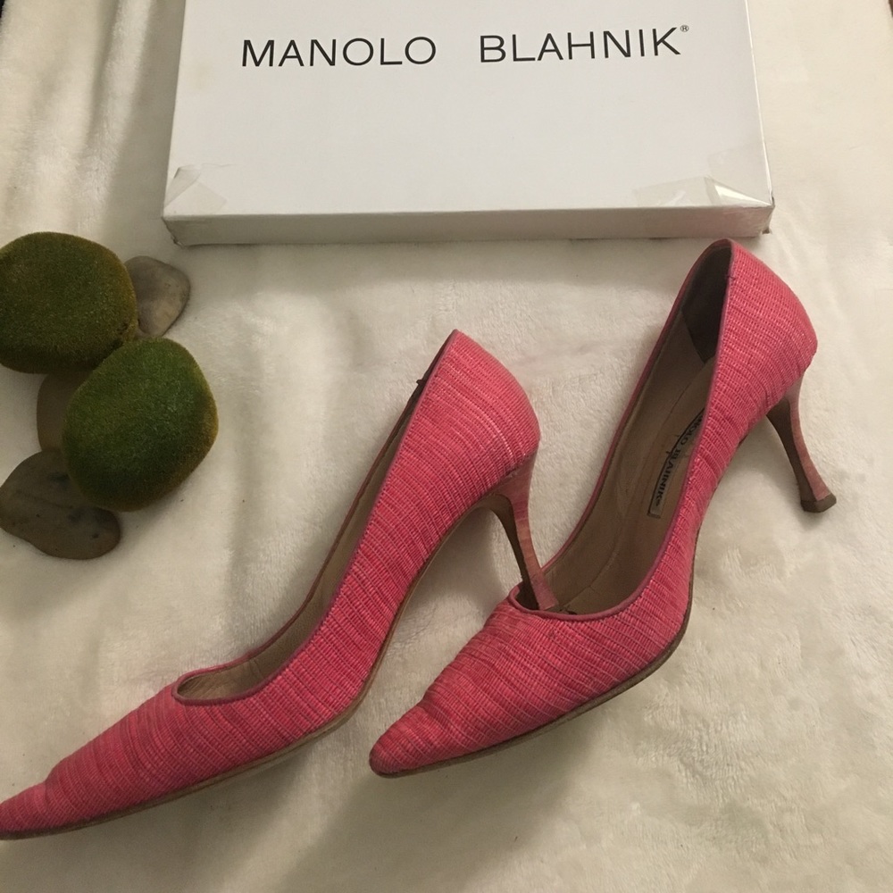 Manolo Blahnik pink kitten heel pumps