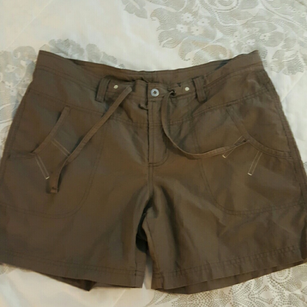 Like new! Women's COLUMBIA Cotton/Polyester Shorts