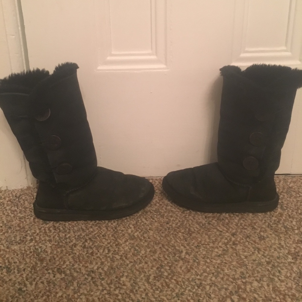 Black tall uggs! Please make offers!