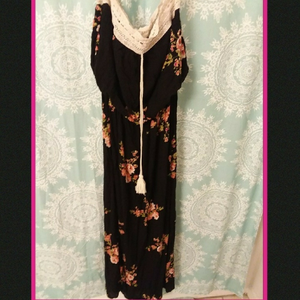 Pretty boho style strapless maxi dress