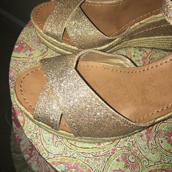 Gold Glitter Platform Wedge - Picture 3 of 6