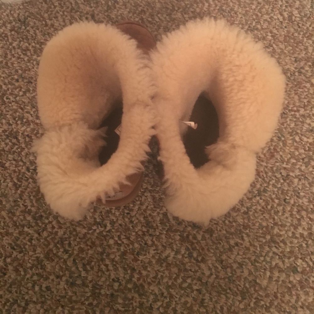 Tan bailey button uggs! - Picture 2 of 4