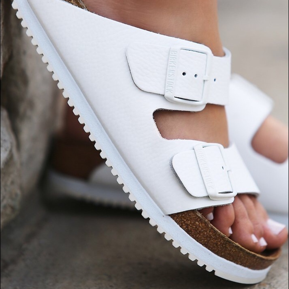 SOLD ‼️White Leather Birkenstock Arizona Soft Foo