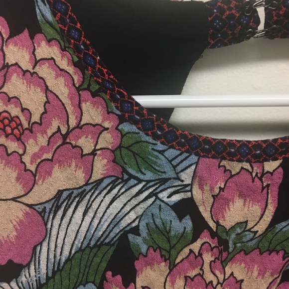 Ornate black floral shift dress with birds - Picture 4 of 4