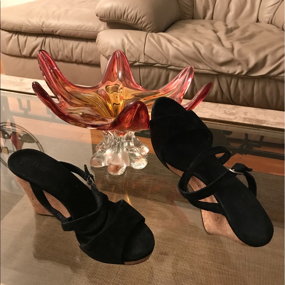 Georgous pair of Ugg Wedges 🌻🌻