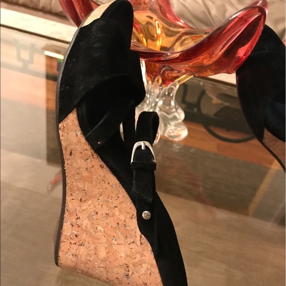 Georgous pair of Ugg Wedges 🌻🌻 - Picture 5 of 6