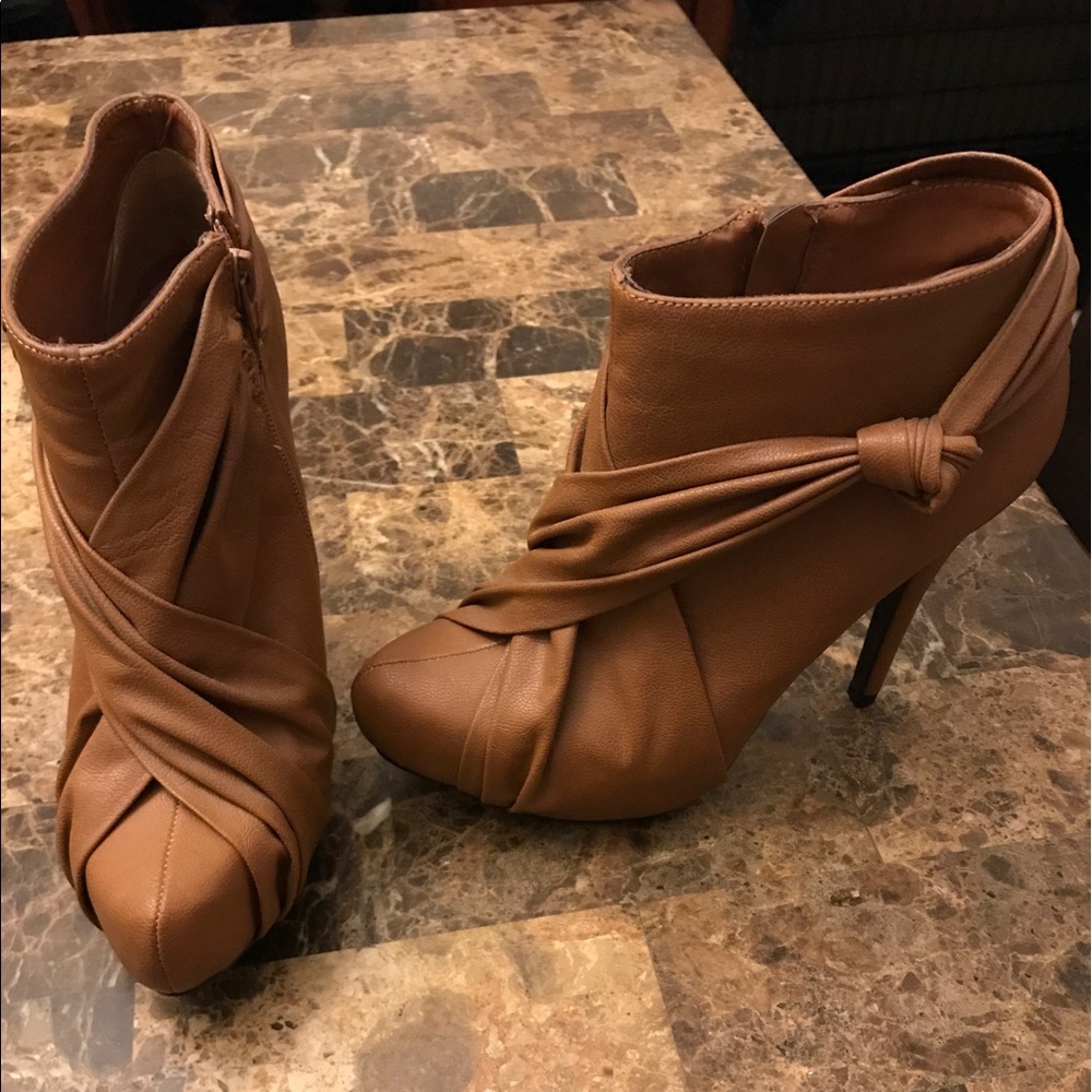 Women's ankle booties size 6.5. New