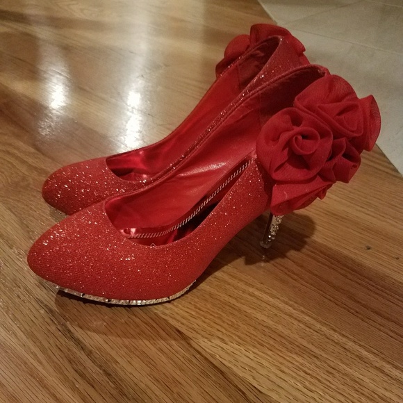 Red pumps - Picture 2 of 2