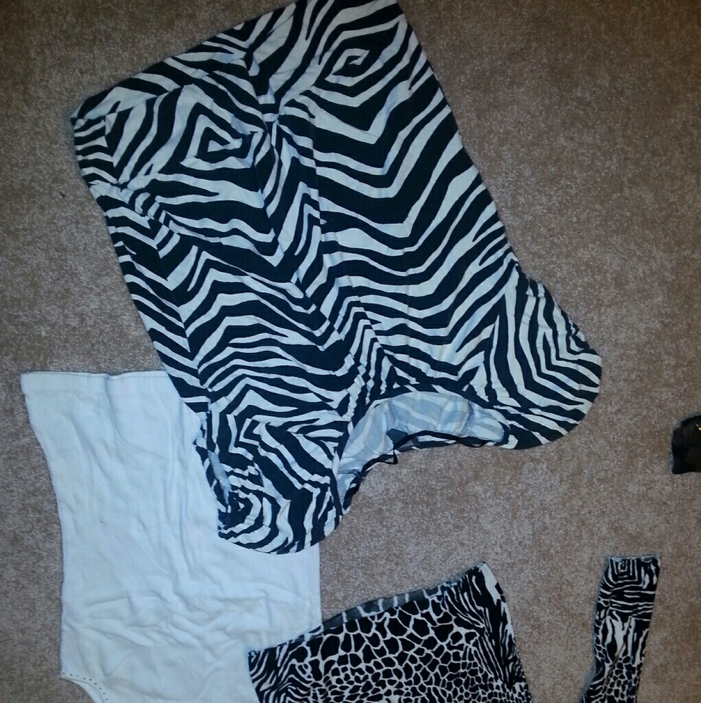 Bundle 3 black/white tops - Picture 3 of 3