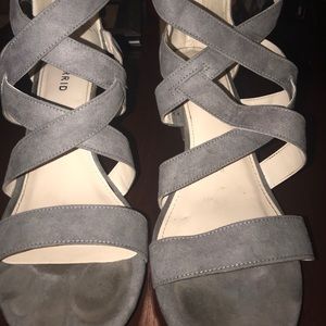Gray strapping mini wedge size 11 wide