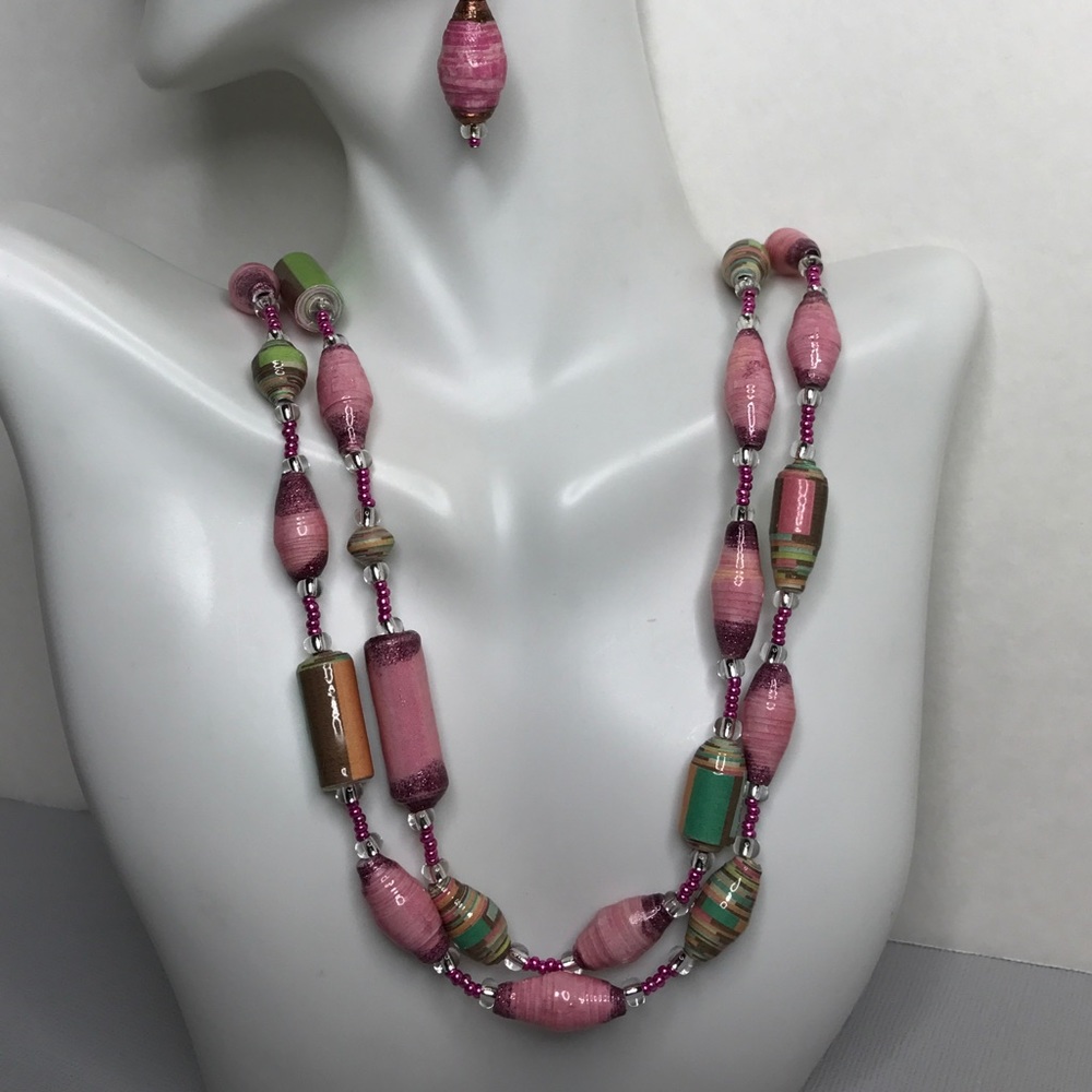 Paper bead necklace