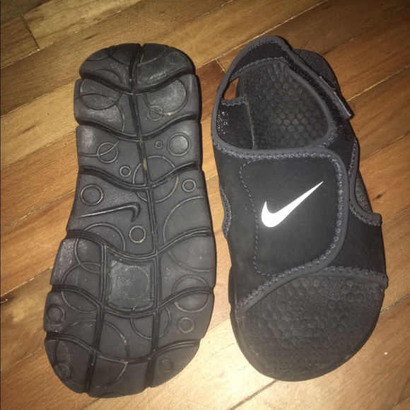 boys sandals size 13 57 nike other nike boys unisex velcro sandals boys sandals size 13 57 nike other nike boys unisex velcro sandals