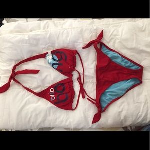 Billabong Swimsuit top is reversible!