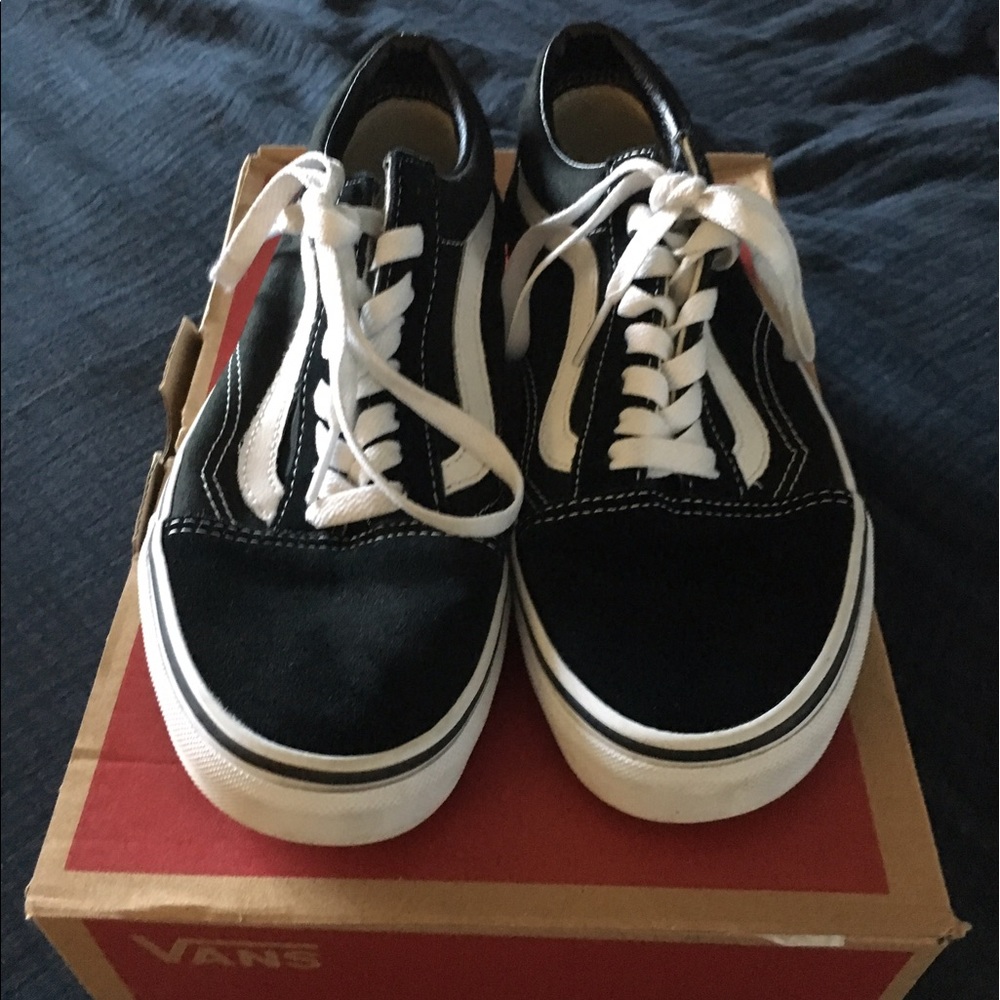 new vans old skool sneakers (NWOT)