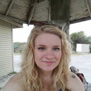 Meet your Posher, Rebekah