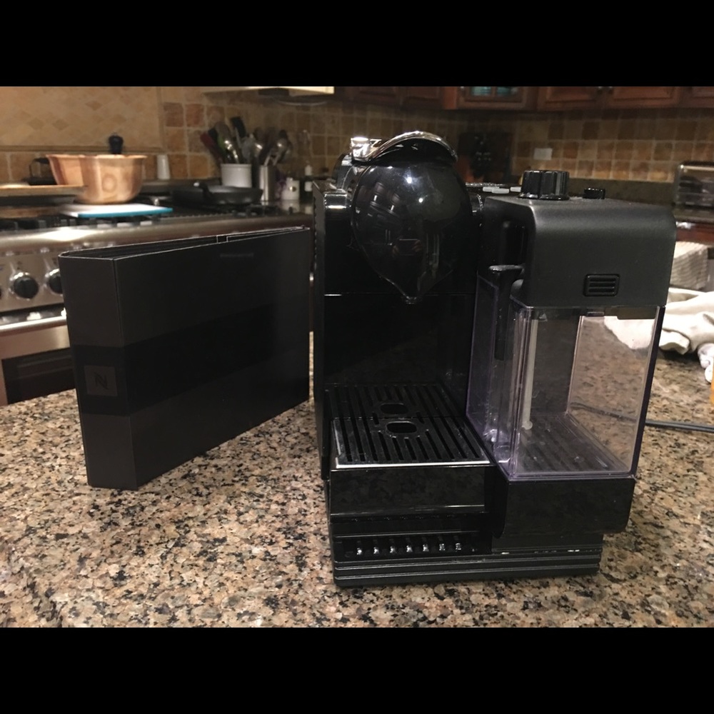 Nespresso DeLonghi Lattissima Plus Espresso Machin