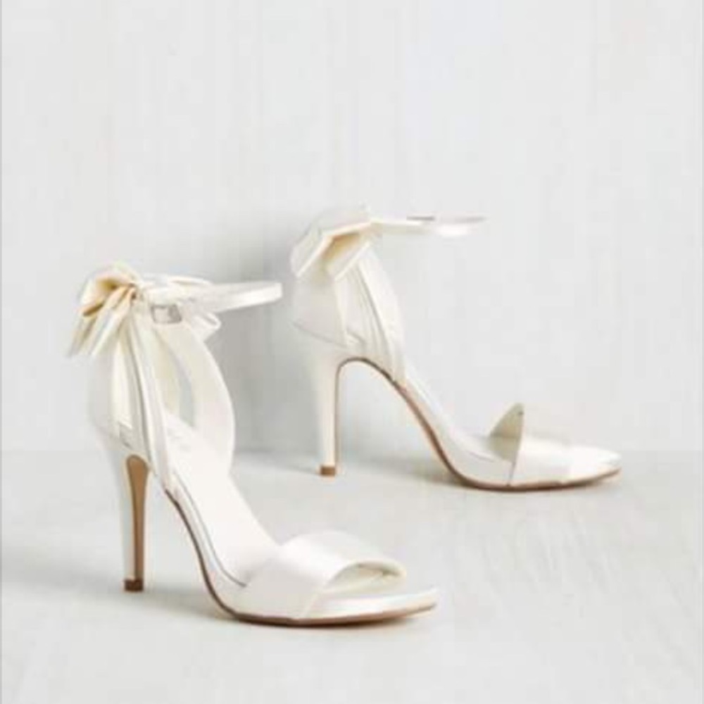 Cream Heels with bow