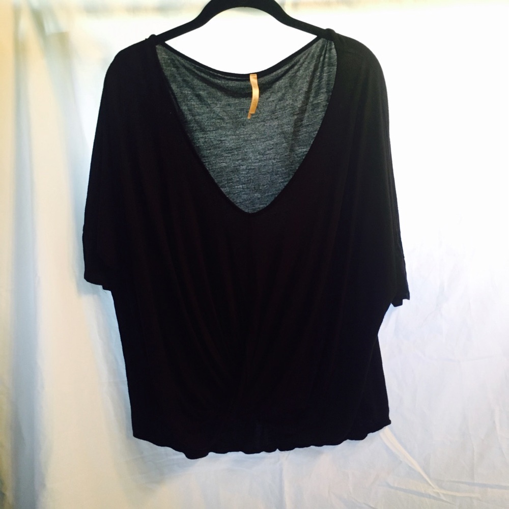 🦄2X Black Criss Cross Tee