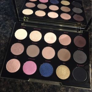 *LIMITED EDITION* Gwen Stefani Eyeshadow Palette