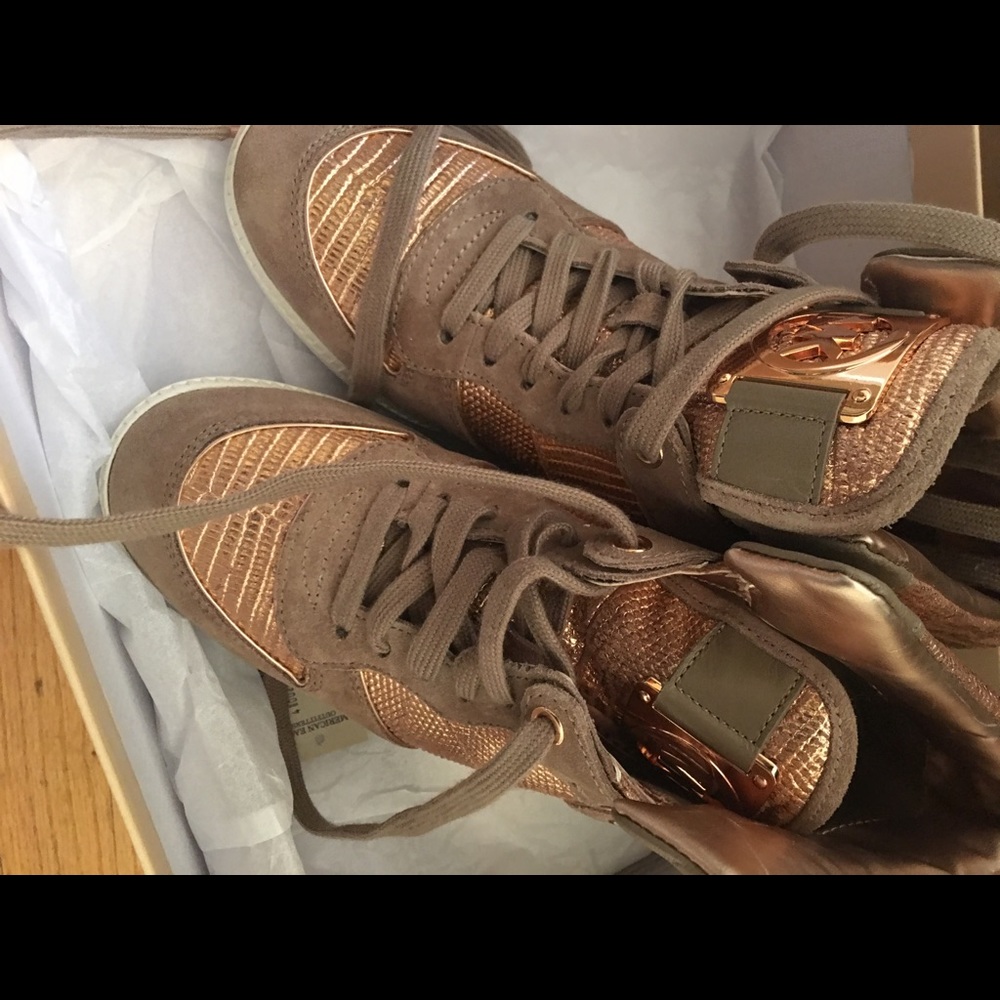 Size 7 Michael Kors NIB sneakerd