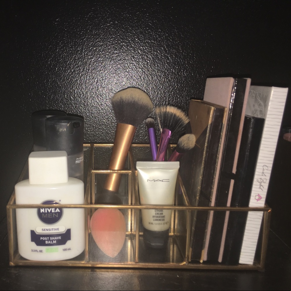 Makeup organizer