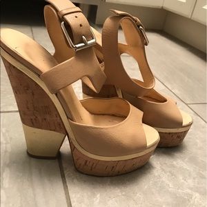 Super cute vero cuoio heels platforms