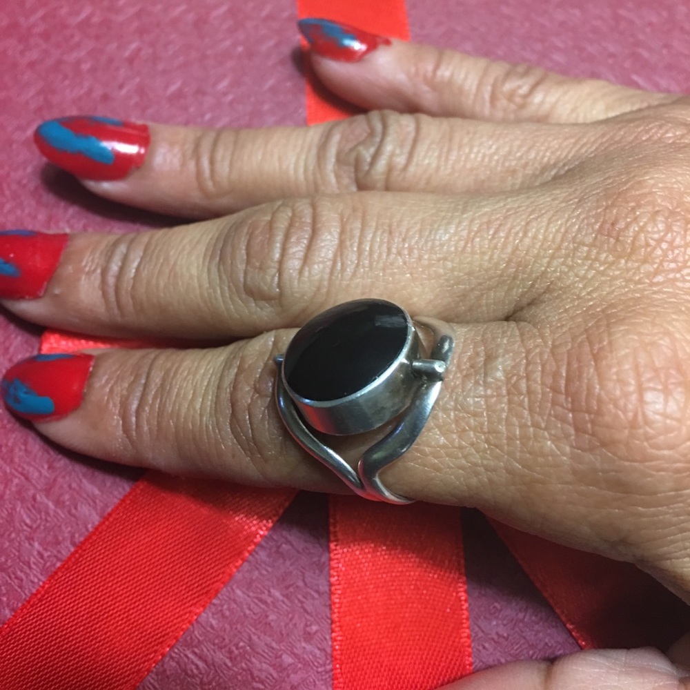 Moving stones .950 Peru ring authentic