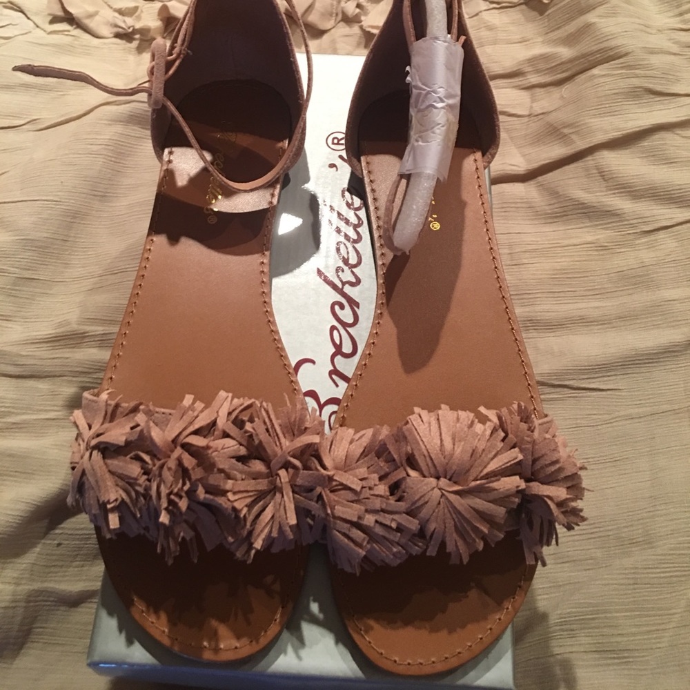 Blush fringe strap sandals 8.5 Windsor breckelles