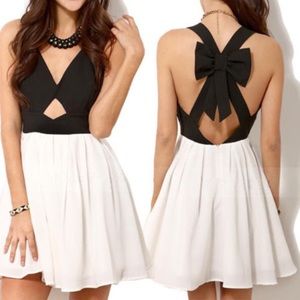 Abdominal cutout, back now detail dress.