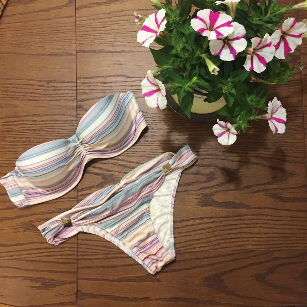VS Bikini 👙 32B Strapless top, XS bottom - EUC!!