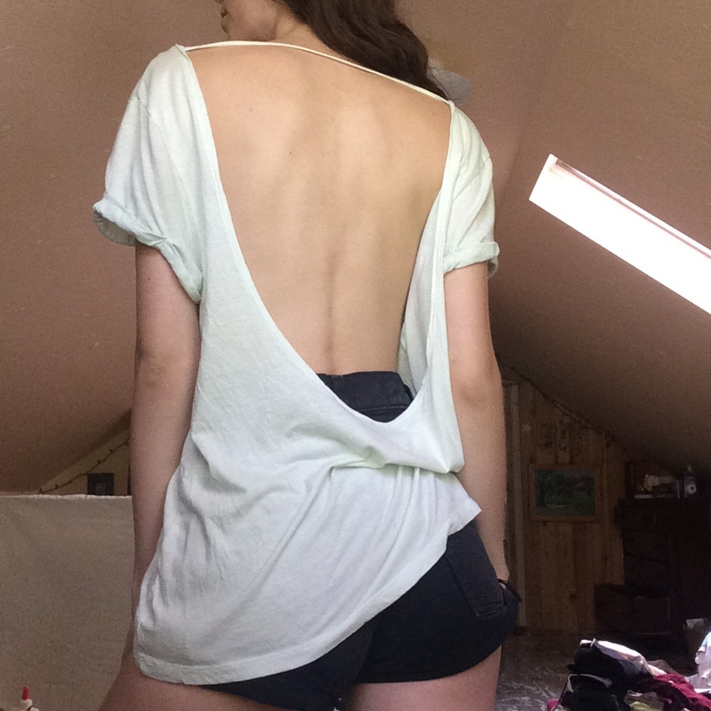 ♻️DONATED♻️VS PINK Sexy Open Back Sleeve Shirt