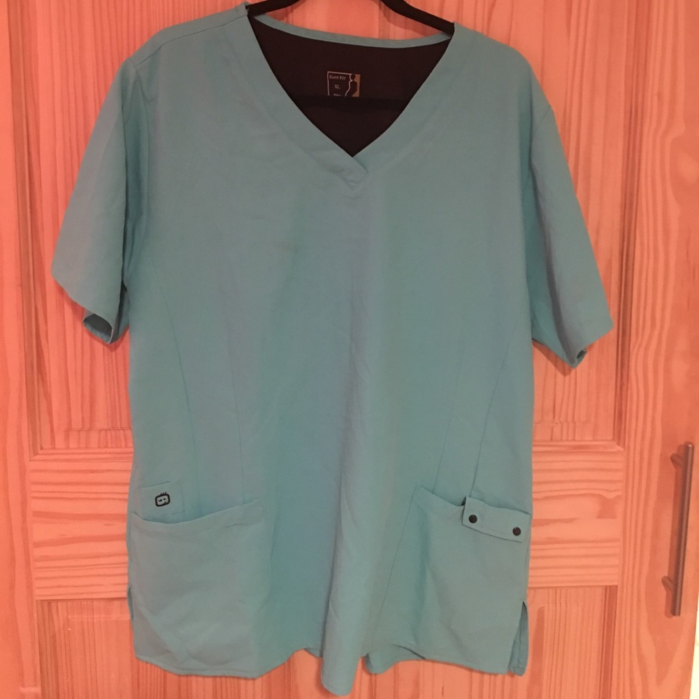 Easy fit scrub top