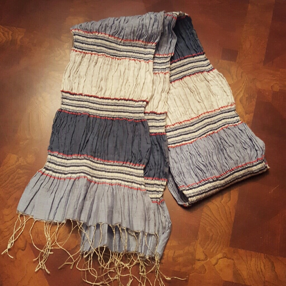 Pretty scarf in blue/red!