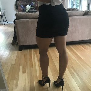 Black scrunchy mini skirt