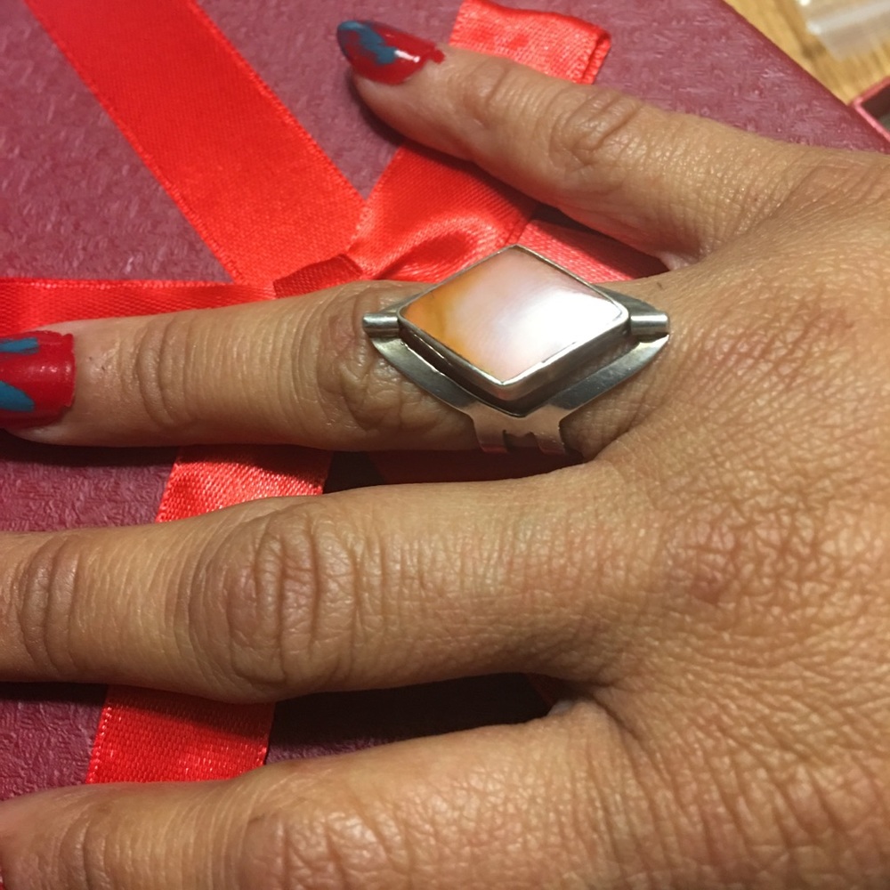 Imported Peru turning stone .950 silver ring