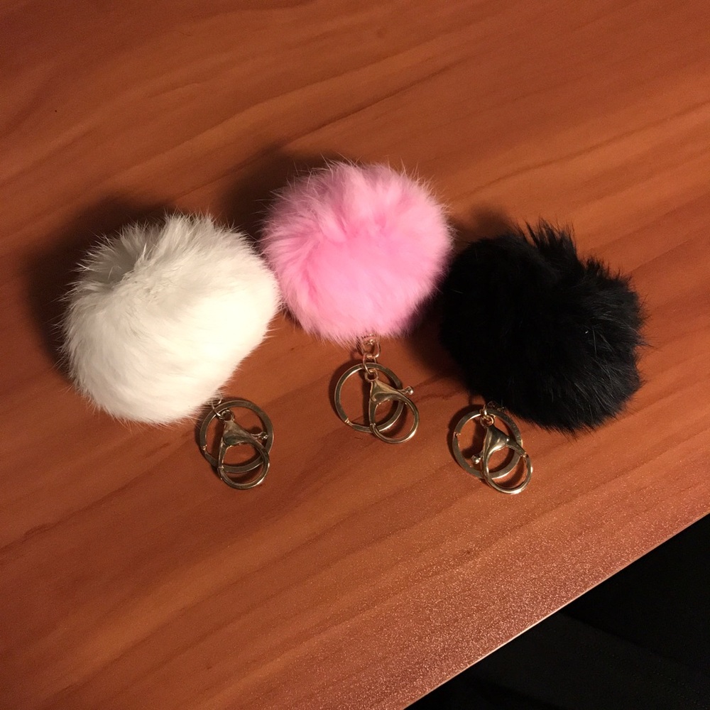 ! 😍 Pom Pom Fur Keychain