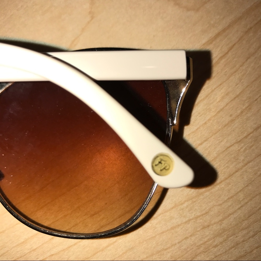 Free People Sunglasses - Picture 2 of 2