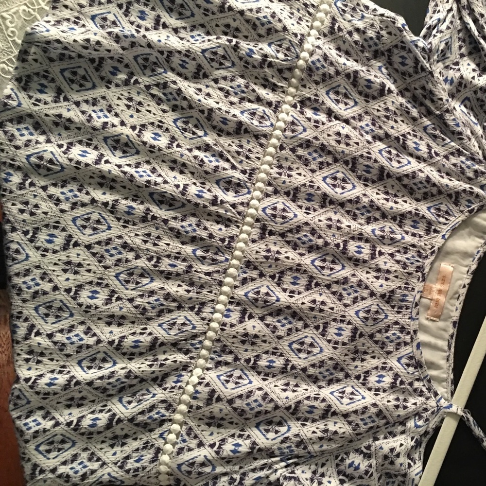 Cold shoulder printed and lace top.
