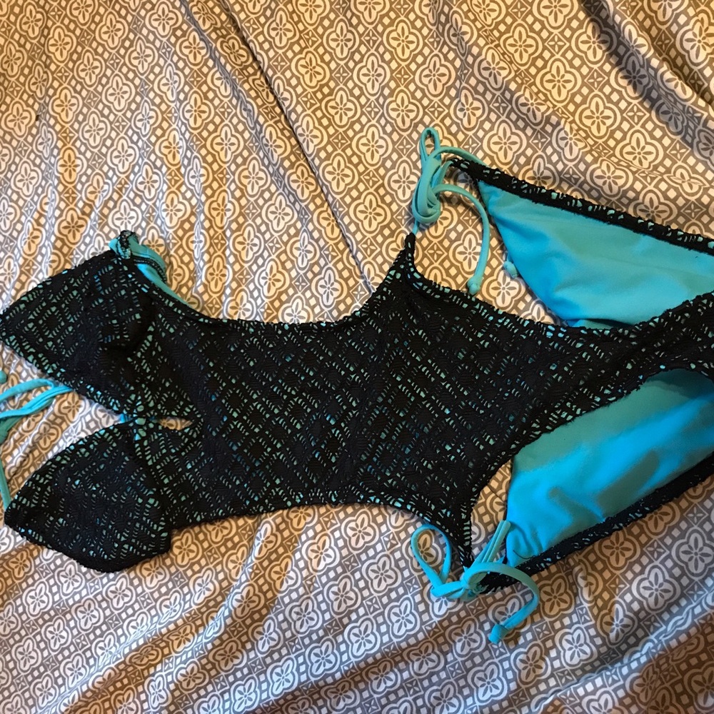 One piece cutout swimsuit