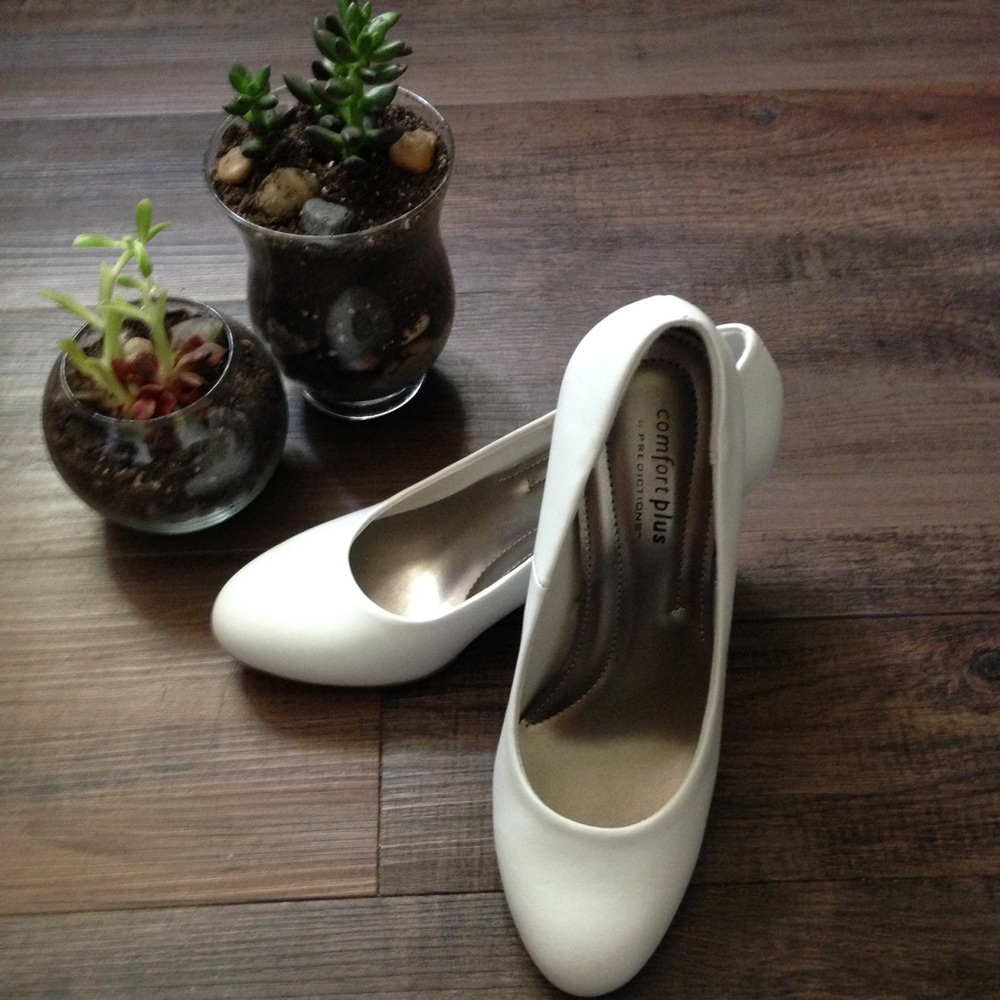 NWOT | Matte White Heels
