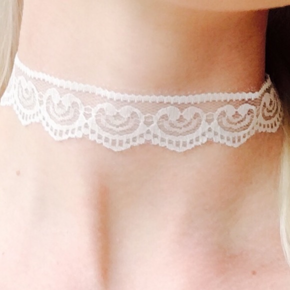 White Victorian Lace Choker❤️ - Picture 2 of 4