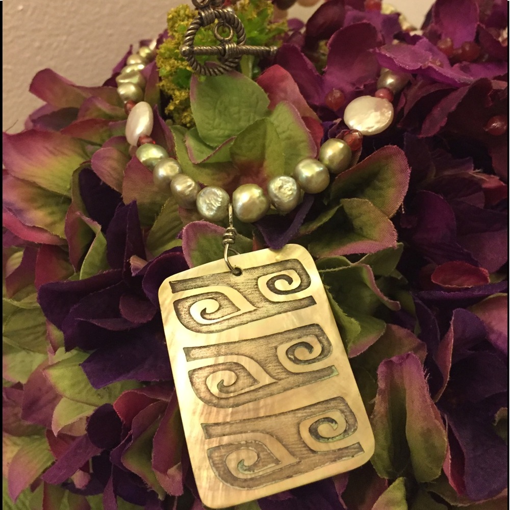 Gorgeous unique high quality  mother of pearl necklace from Amman,Jordan