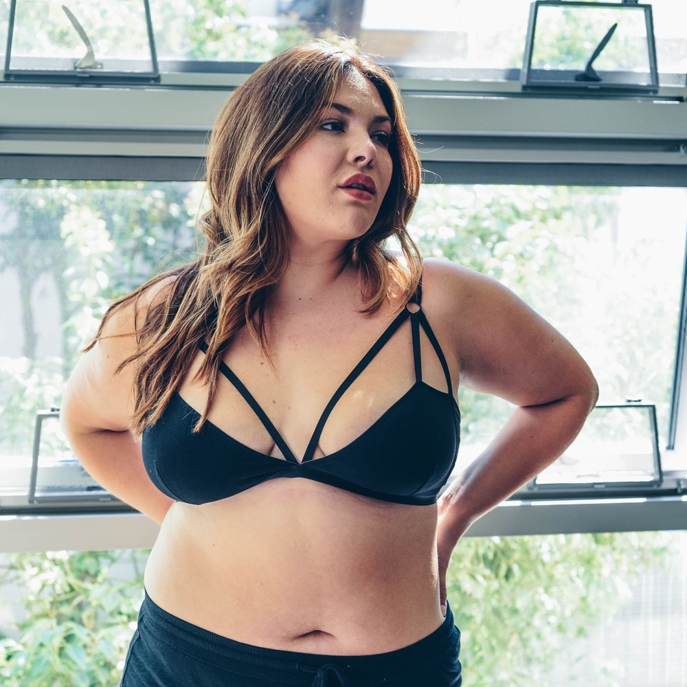 👆LAST ONE👆plus size bondage strappy Bralette - Picture 2 of 5