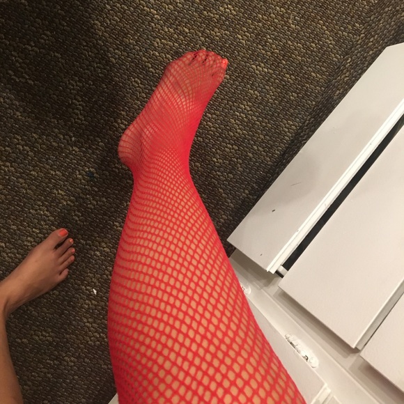 Red fishnets - Picture 2 of 2