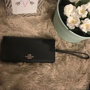 🌼GIFT WITH PURCHASE🌼Coach Wristlets