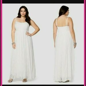 Gorgeous Ivory Torrid maxi dress